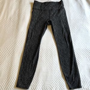 Athleta - Lightening Static 7/8 Stash Pocket Tight - Black + White pattern small